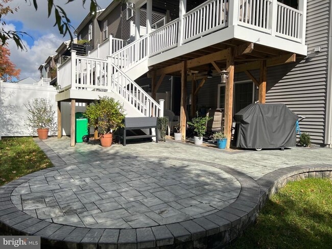 property at 9117 Fox Stream Way