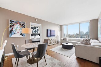 99 Hudson St in Jersey City, NJ - Building Photo - Building Photo