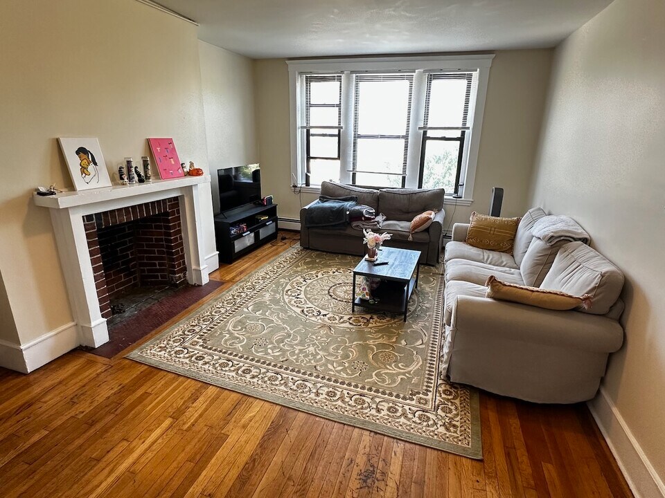 1694 Commonwealth Ave, Unit 2 in Boston, MA - Building Photo