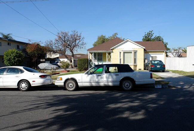 913-915 S Flower St in Inglewood, CA - Building Photo - Building Photo