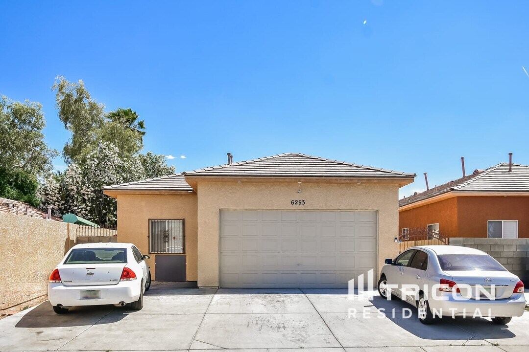 6253 W Katie Ave in Las Vegas, NV - Building Photo