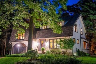 824 N 66th St in Wauwatosa, WI - Building Photo