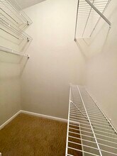 6401 Cameron Ln, Unit 310 in Crestwood, KY - Foto de edificio - Building Photo