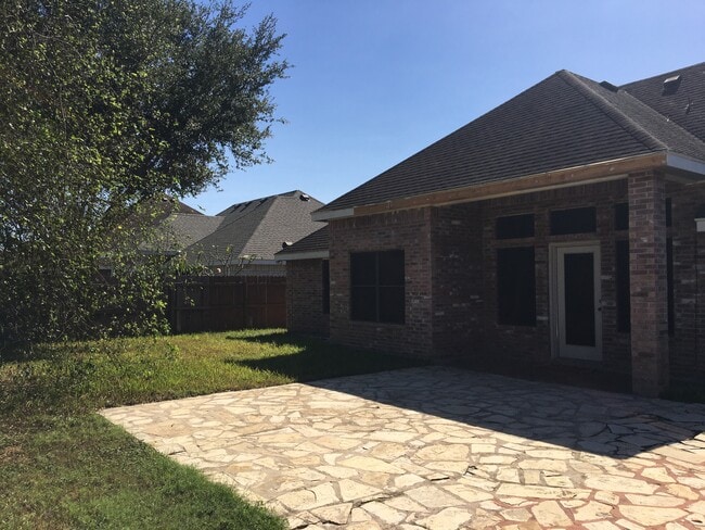 2001 Tomatillo Dr in Weslaco, TX - Building Photo - Building Photo