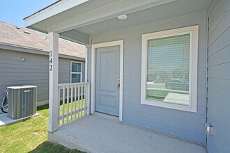 742 Tower Hl in New Braunfels, TX - Building Photo - Building Photo