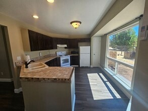 19055 Ravenhill Rd in Hidden Valley Lake, CA - Building Photo - Building Photo