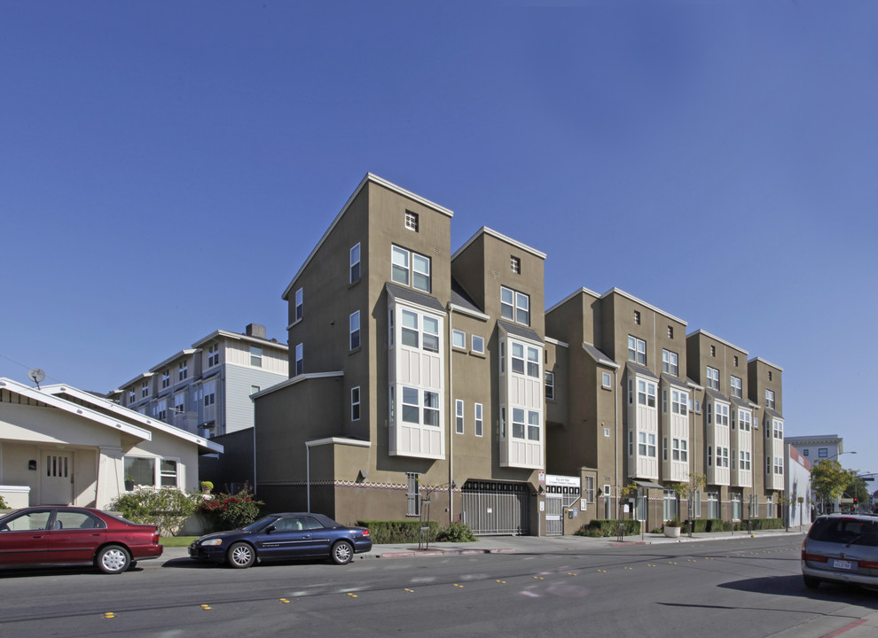 Via Del Mar in Watsonville, CA - Building Photo