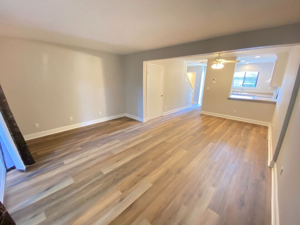 2141 Northwood Cir in Concord, CA - Building Photo