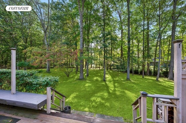 4 Ivy Pl in Shelter Island, NY - Building Photo - Building Photo