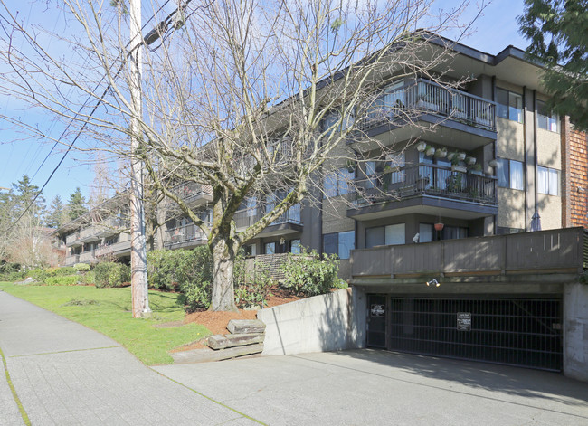 Blackwood Village in White Rock, BC - Building Photo - Building Photo