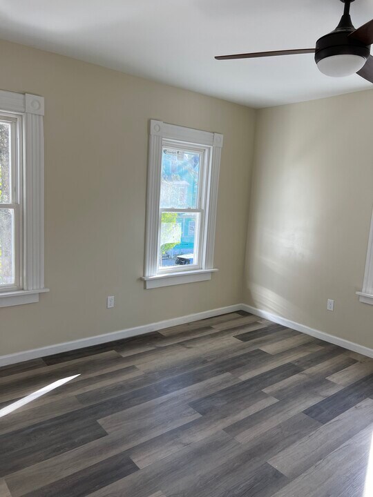 136 Bowles St in Springfield, MA - Building Photo