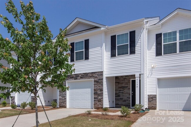 5159 Hyrule Dr in Charlotte, NC - Building Photo - Building Photo