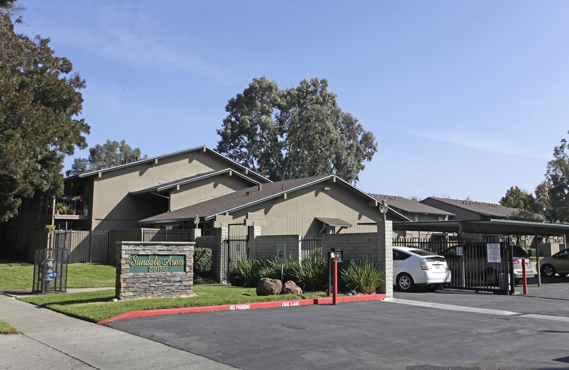 Sundale Arms in Fremont, CA - Building Photo