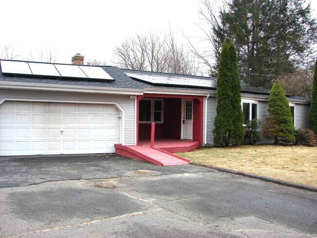 103 Martin Rd in Bristol, CT - Building Photo - Building Photo