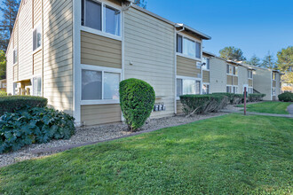 Ridgestone Apartments in Sacramento, CA - Building Photo - Building Photo