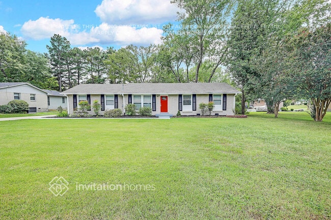 102 Linda Dr in Hendersonville, TN - Foto de edificio - Building Photo