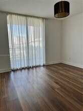 690 SW 1st Ct, Unit 605 in Miami, FL - Building Photo - Building Photo