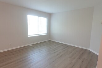 32486 Allegheny Wy in McHenry, IL - Building Photo - Building Photo