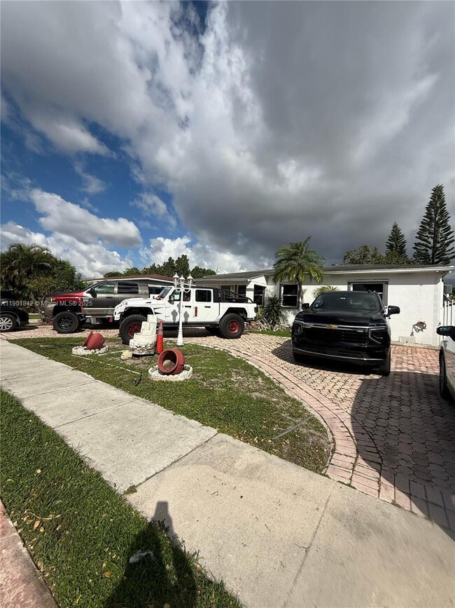 property at 571 E 59th St