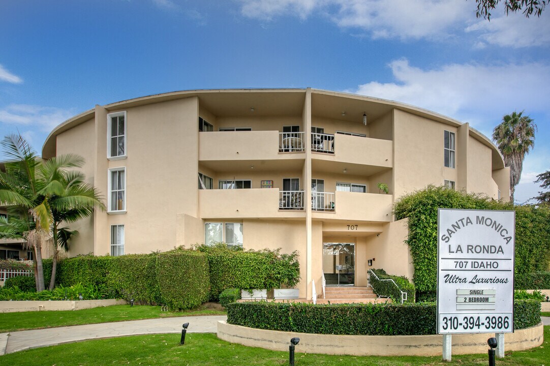 Santa Monica La Ronda in Santa Monica, CA - Building Photo