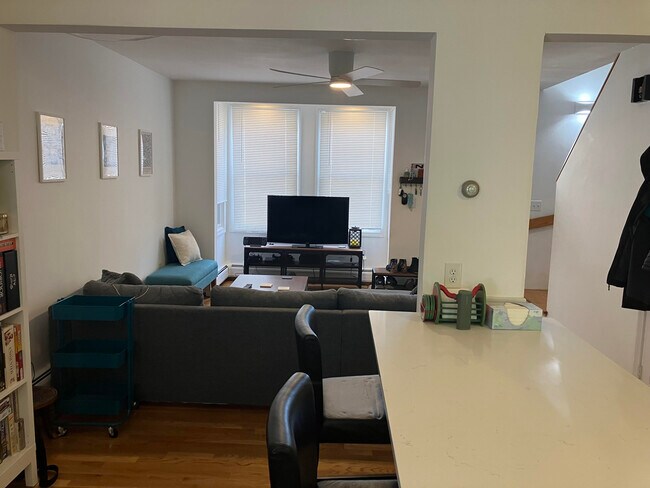 26 Thorndike St, Unit 3 in Somerville, MA - Building Photo - Building Photo
