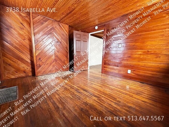 3738 Isabella Ave in Cincinnati, OH - Building Photo - Building Photo