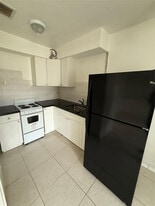 2213 Lincoln St in Hollywood, FL - Building Photo