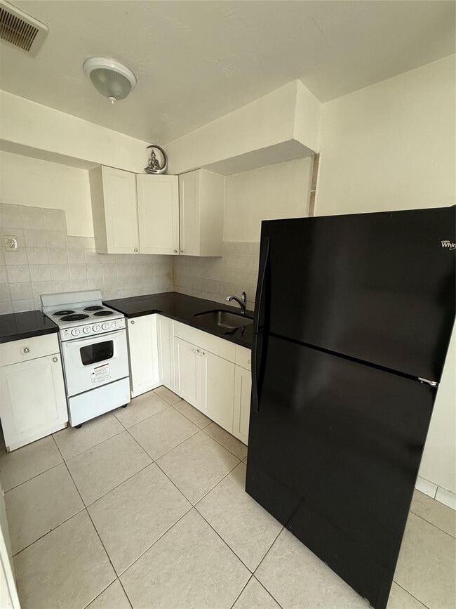 property at 2213 Lincoln St