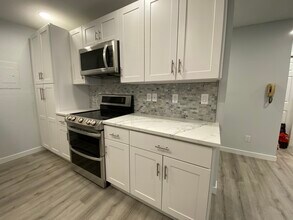 14665 NE 34th St, Unit B7 in Bellevue, WA - Building Photo - Building Photo