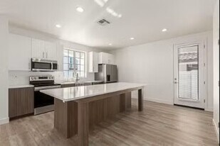 7621 E University Dr in Mesa, AZ - Building Photo