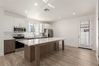 7621 E University Dr in Mesa, AZ - Building Photo - Building Photo