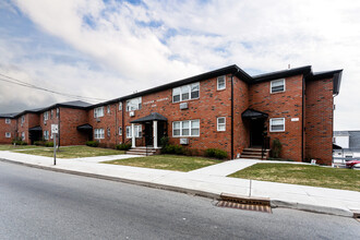 Fairview Gardens in Fairview, NJ - Building Photo - Building Photo