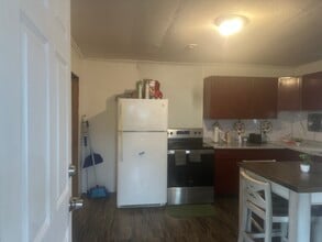 58 Tolland St, Unit A in East Hartford, CT - Foto de edificio - Building Photo