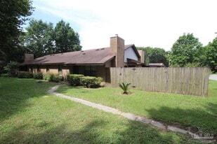 9345 Chisholm Rd in Pensacola, FL - Building Photo