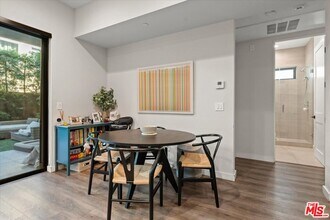 556 Flores St in West Hollywood, CA - Building Photo - Building Photo