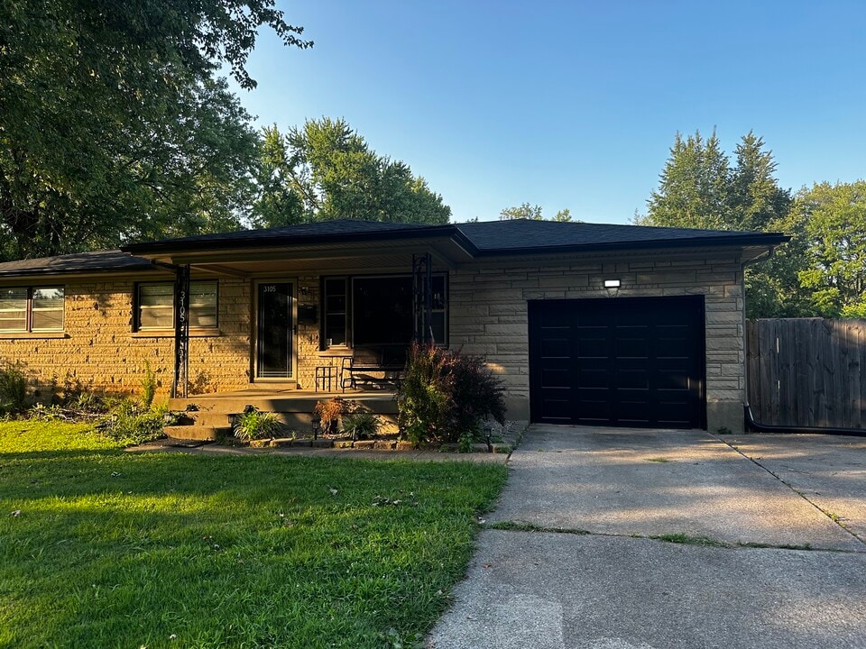 3105 Lencott Dr in Louisville, KY - Building Photo
