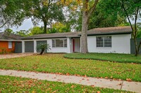 9914 Pine Lake Dr in Houston, TX - Building Photo - Building Photo