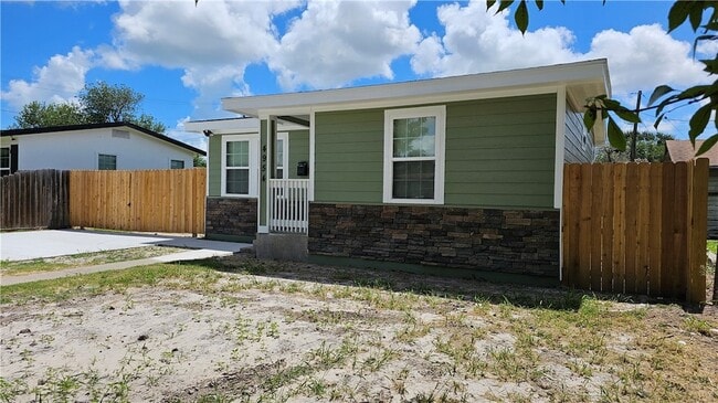 4954 Urban St in Corpus Christi, TX - Building Photo - Building Photo