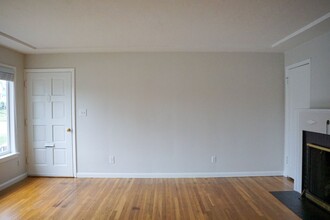1715 SE Claybourne St in Portland, OR - Building Photo - Building Photo