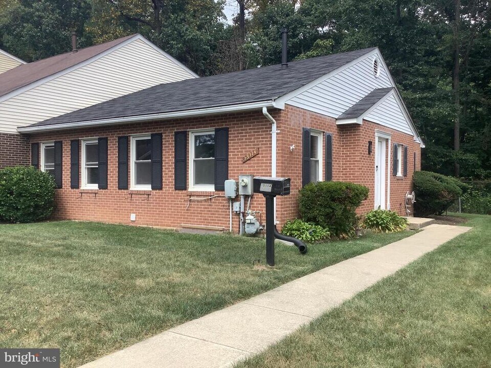 15114 Laurel Oaks Ln in Laurel, MD - Building Photo