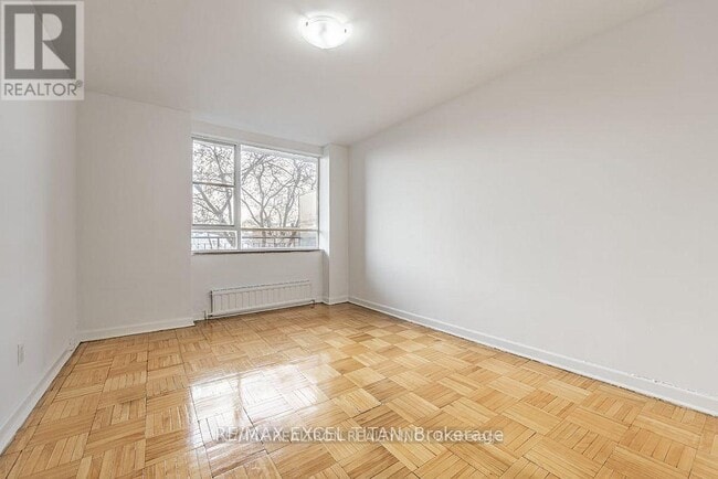 165 Cosburn Ave. in Toronto, ON - Building Photo - Building Photo