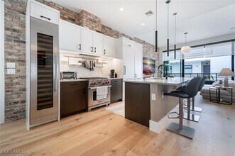 850 Central Ave in Naples, FL - Foto de edificio - Building Photo