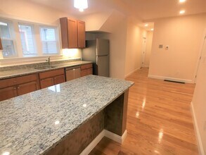 67 Temple St, Unit 2 in Somerville, MA - Foto de edificio - Building Photo