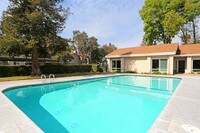 Building Photo - Cambridge Park Apartamentos in Sacramento, California