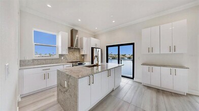 771 Gran Kaymen Way in Apollo Beach, FL - Building Photo - Building Photo