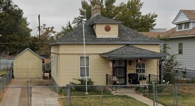 property at 1412 E 8th St