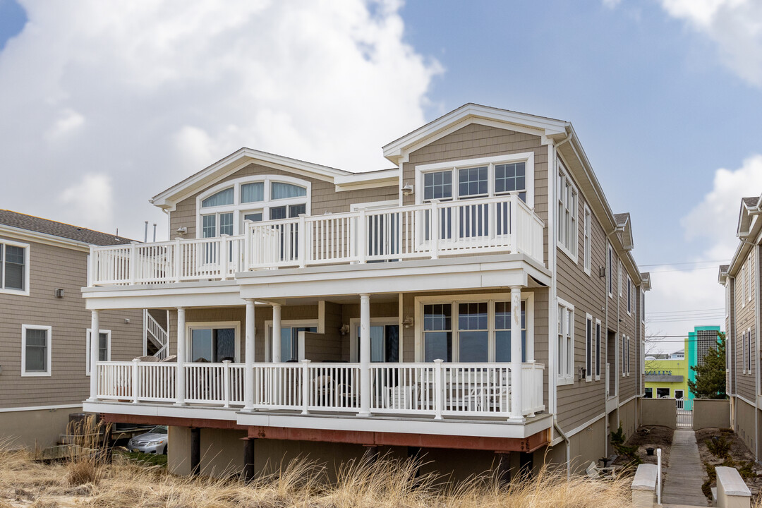 215 Beachfront in Manasquan, NJ - Building Photo