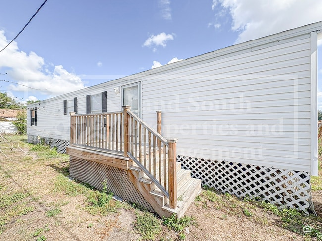 property at 1165 Meadowlawn St