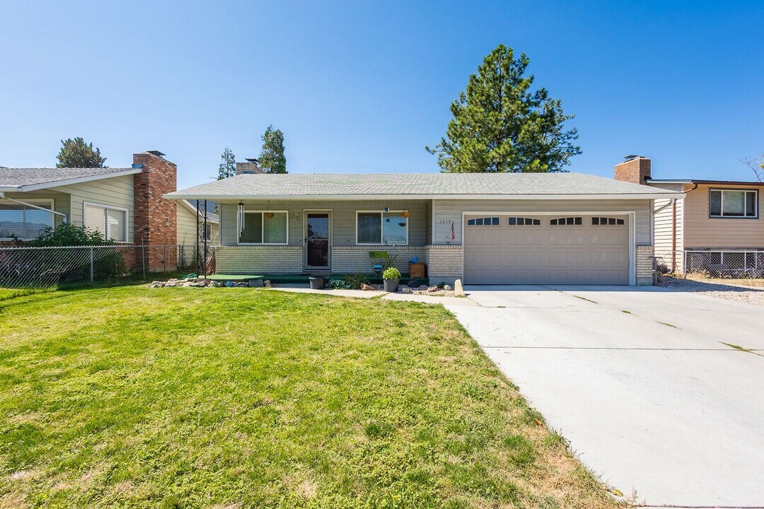 1219 W Sunrise Rim Rd in Boise, ID - Building Photo