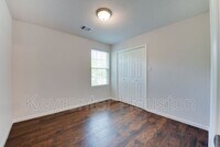 5405 Groveton St photo'